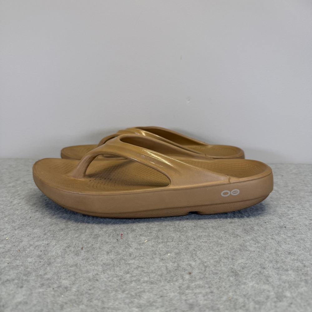 OOFOS OOlala Recovery Sandals Womens Size 7 Latte Tan Glossy Thong Flip Flops
